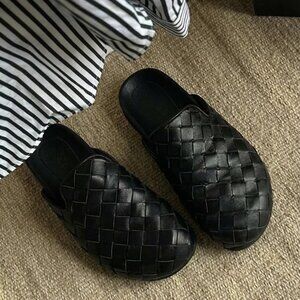 NEW Moren Handwoven Closed-Toe Mules